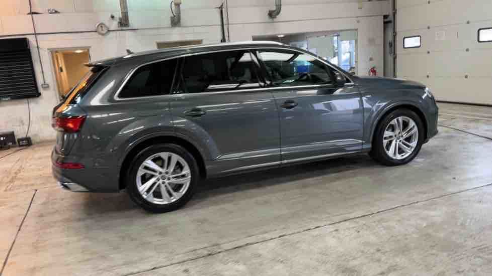 More views of Audi Q7
