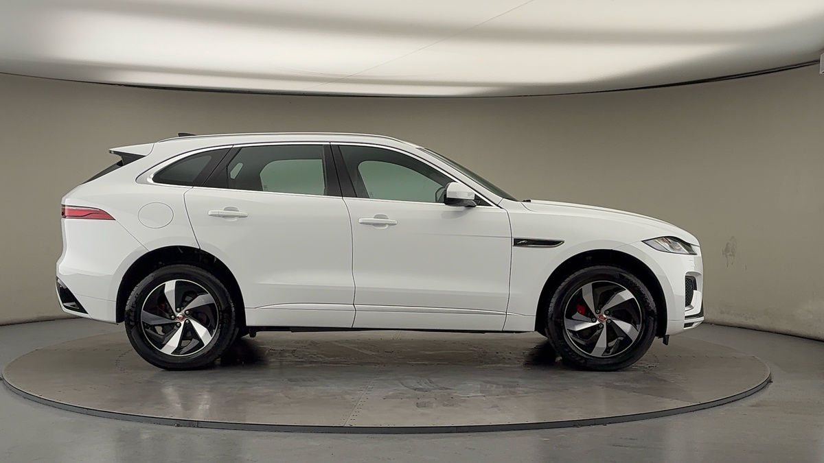 Jaguar F-PACE Image 16