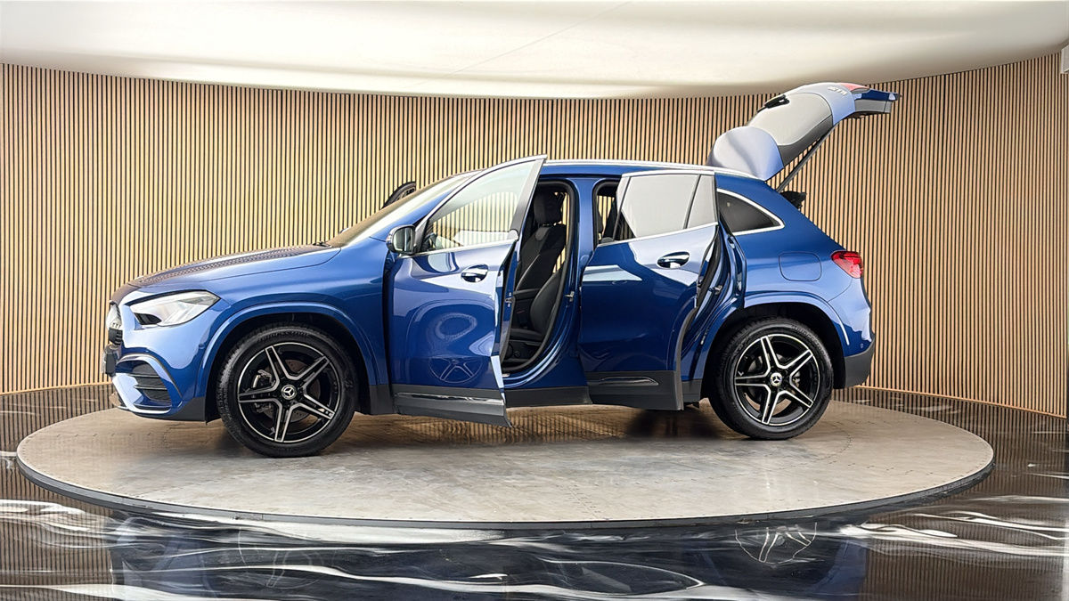 More views of Mercedes-Benz GLA
