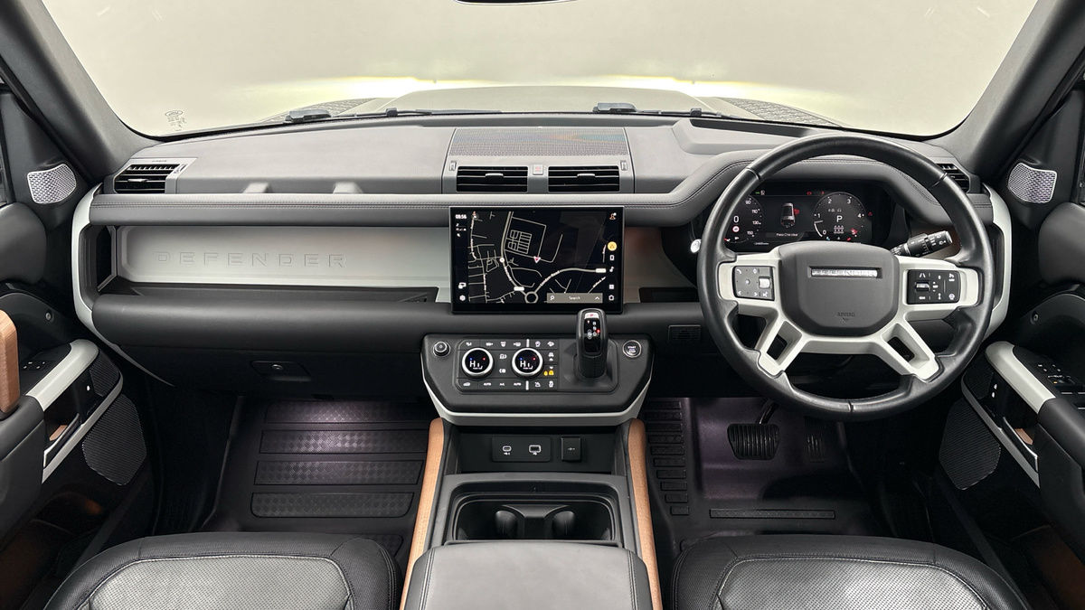 Land Rover Defender 130 Image 12