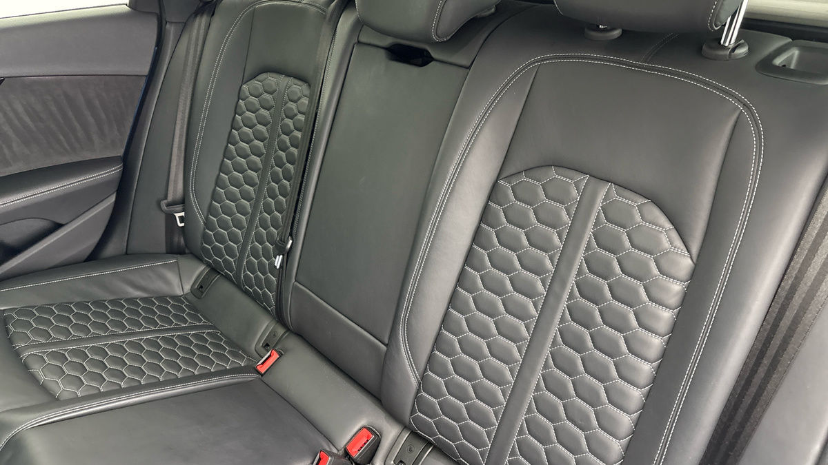 Audi RS4 Avant Image 8