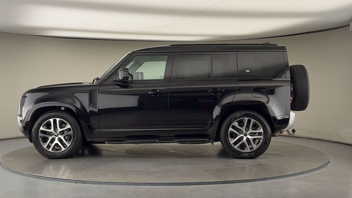 Land Rover Defender 110 Image 15