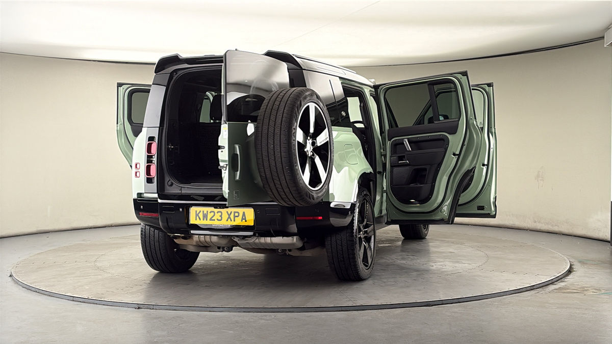 More views of Land Rover Defender 110