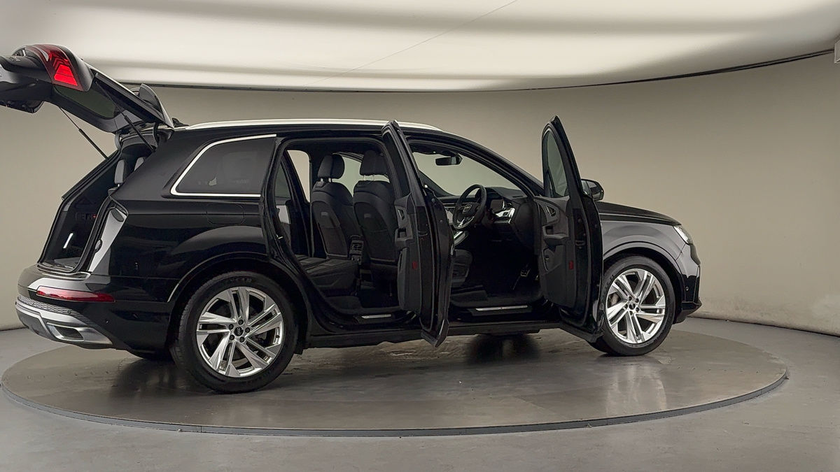 More views of Audi Q7