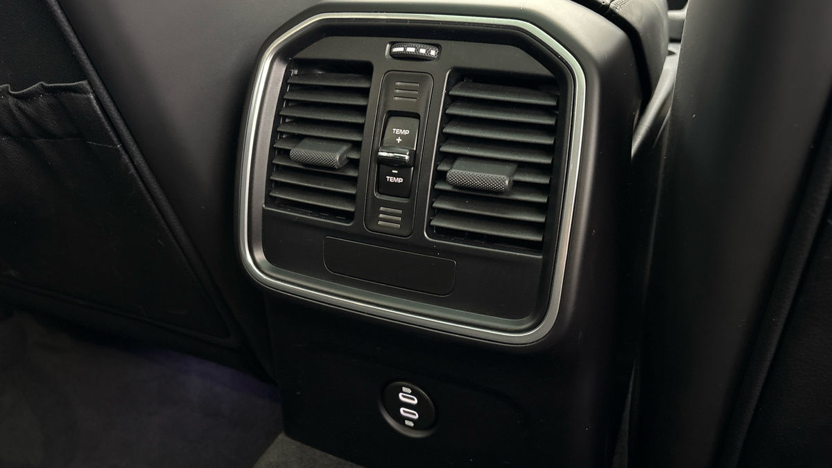 Porsche Macan Image 25