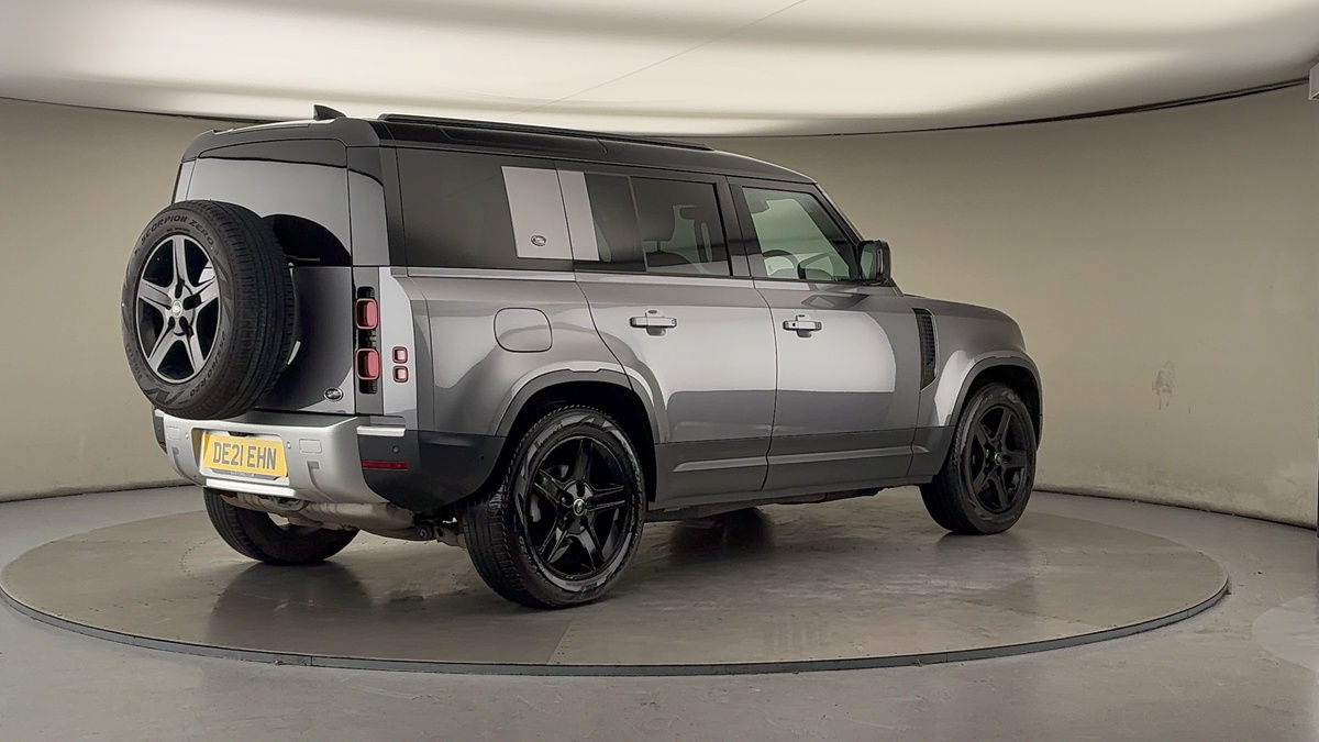 Land Rover Defender 110 Image 21