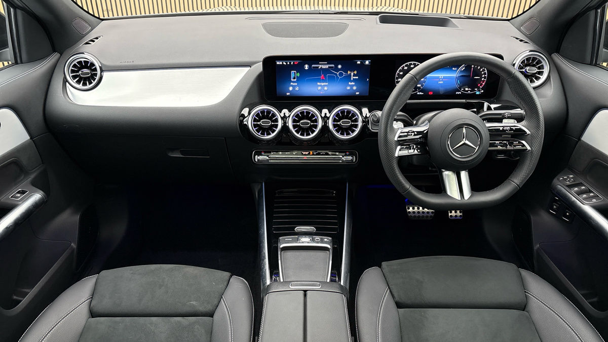 Mercedes-Benz GLA Image 12