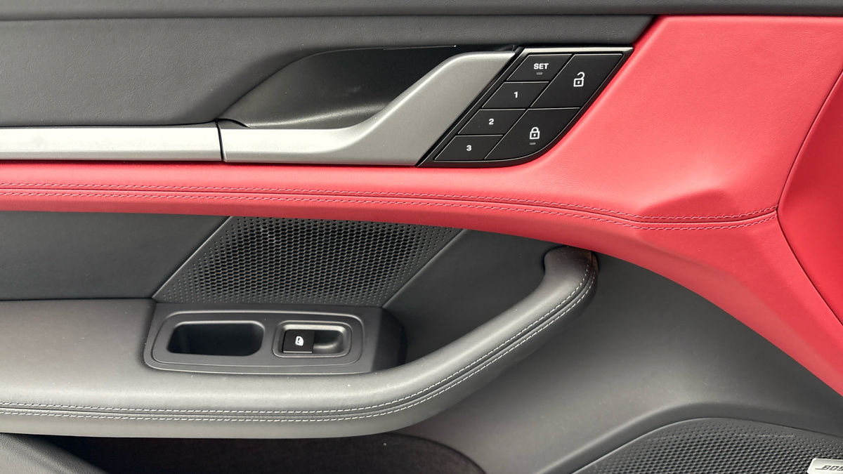 Porsche Taycan Image 20