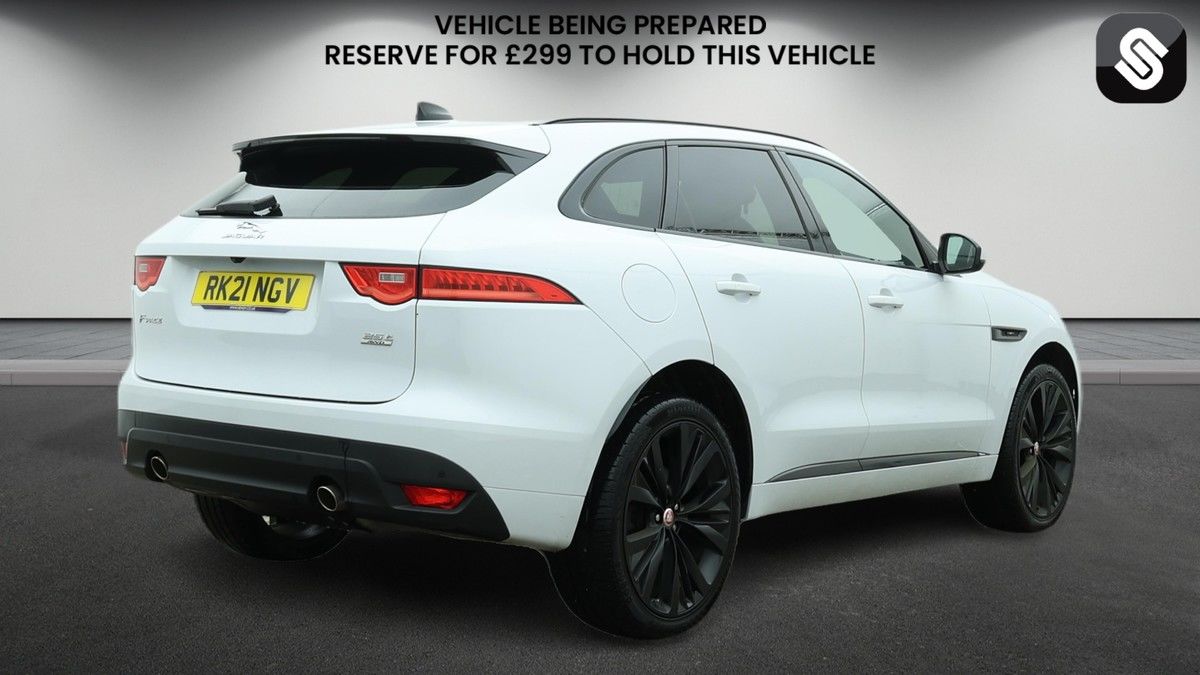 Jaguar F-PACE Image 4