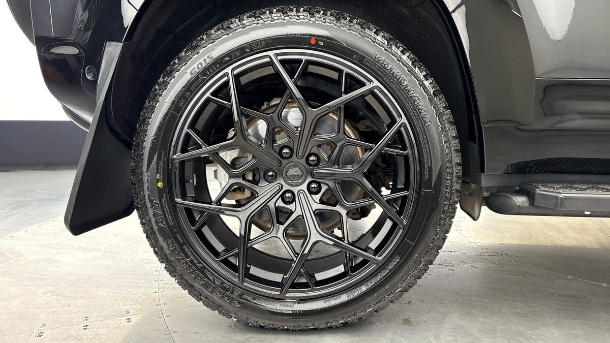 Land Rover Defender 110 Urban Image 10