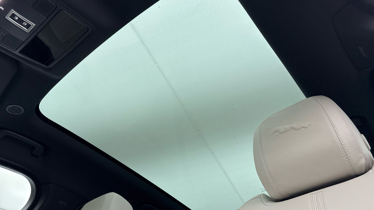 Jaguar F-PACE Image 6