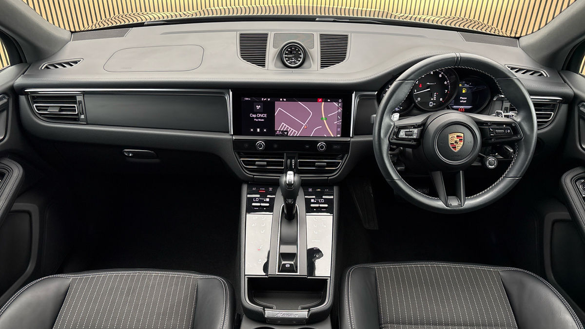 Porsche Macan Image 12