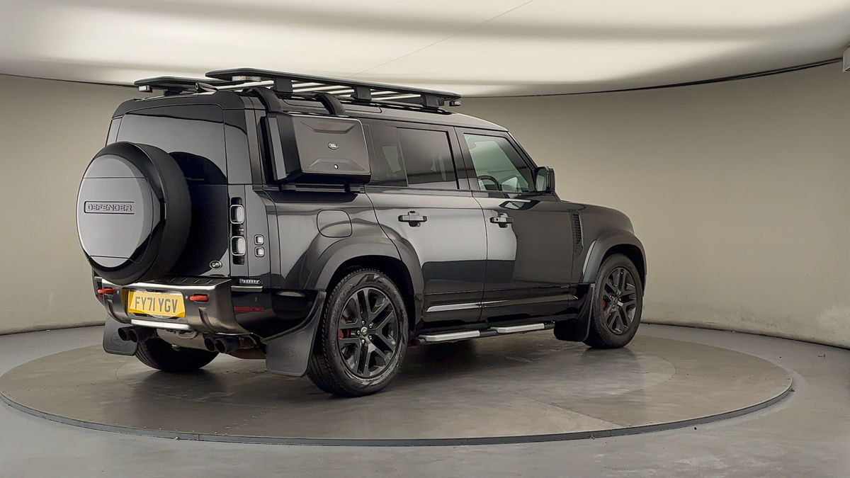 Land Rover Defender 110 Image 21