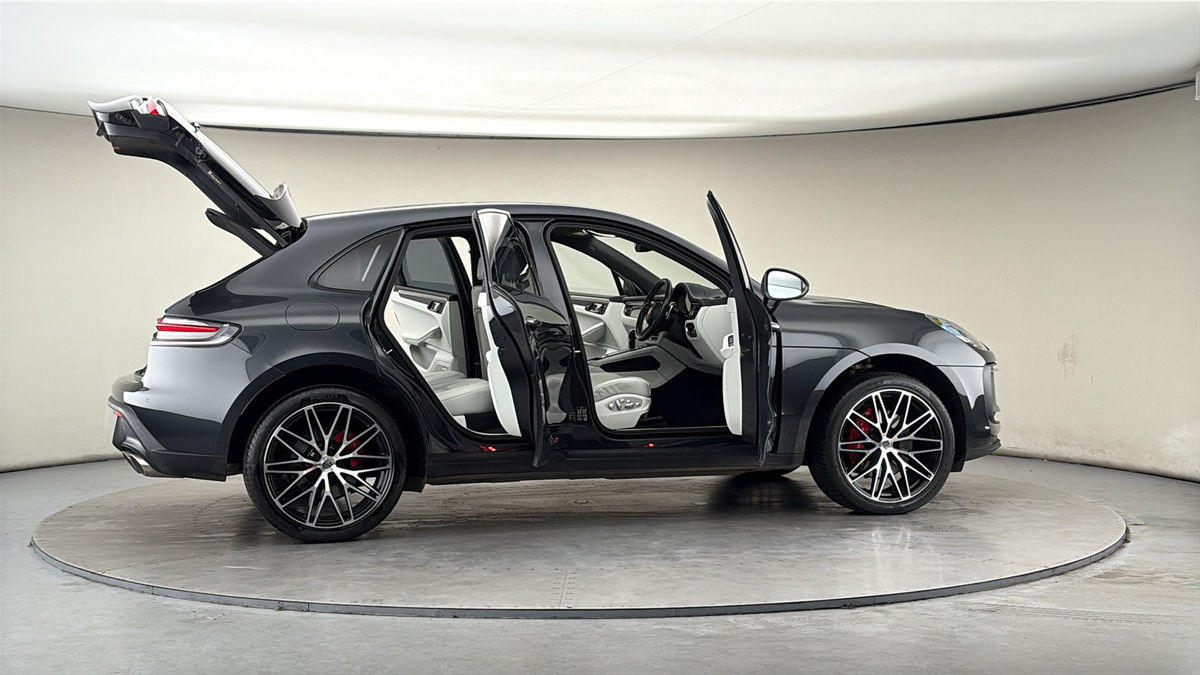 More views of Porsche Macan