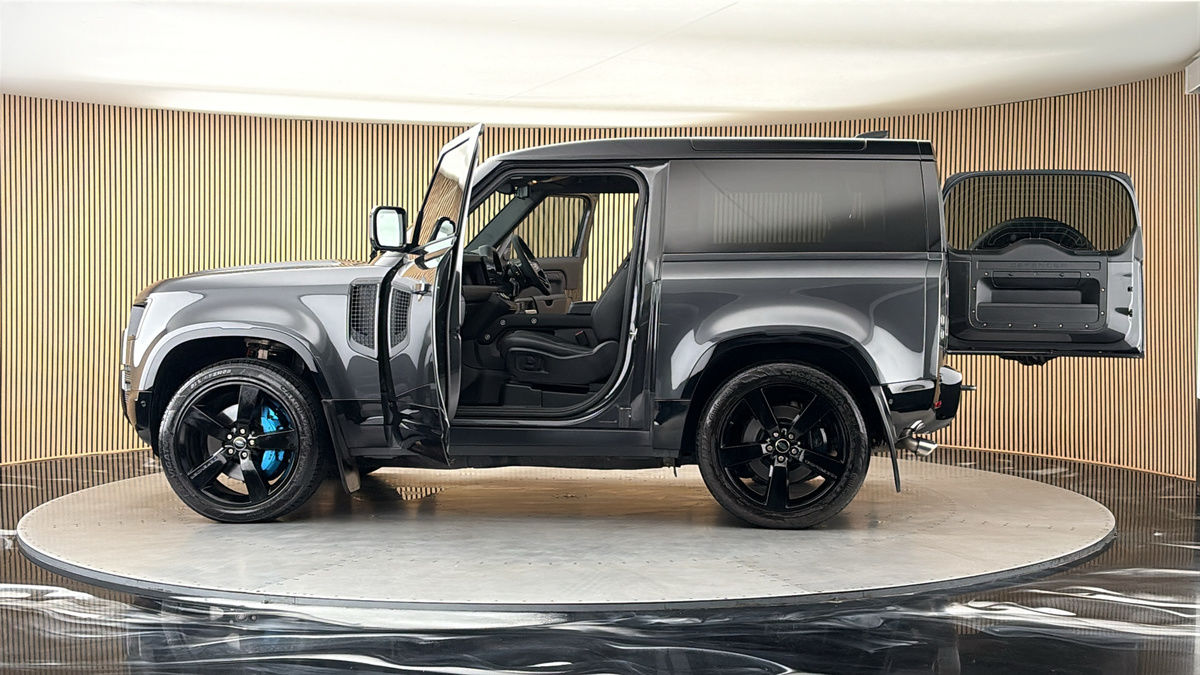 More views of Land Rover Defender 90