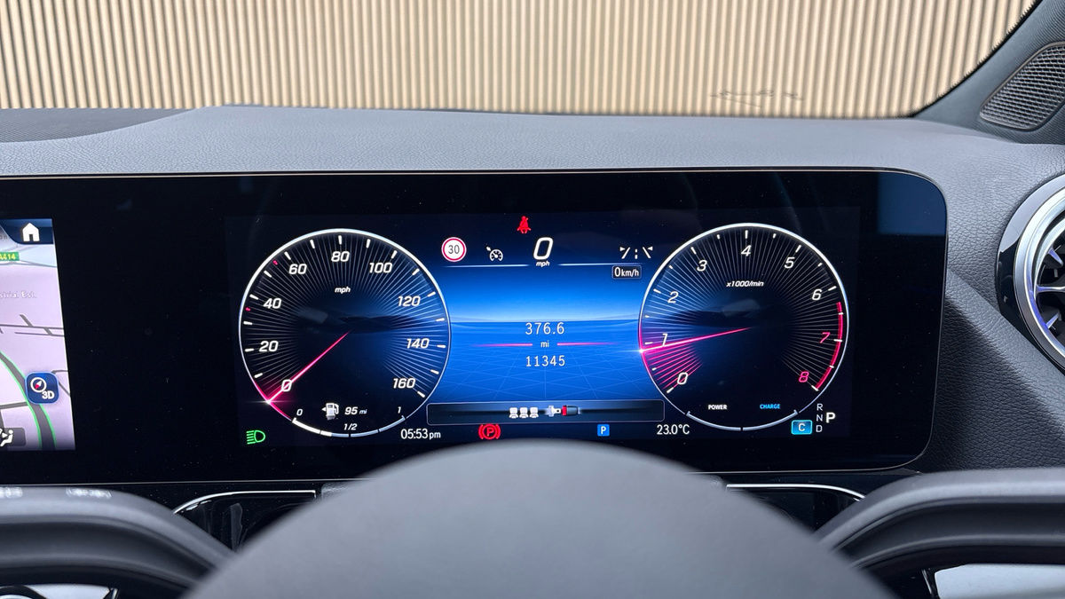 Mercedes-Benz GLA Image 28