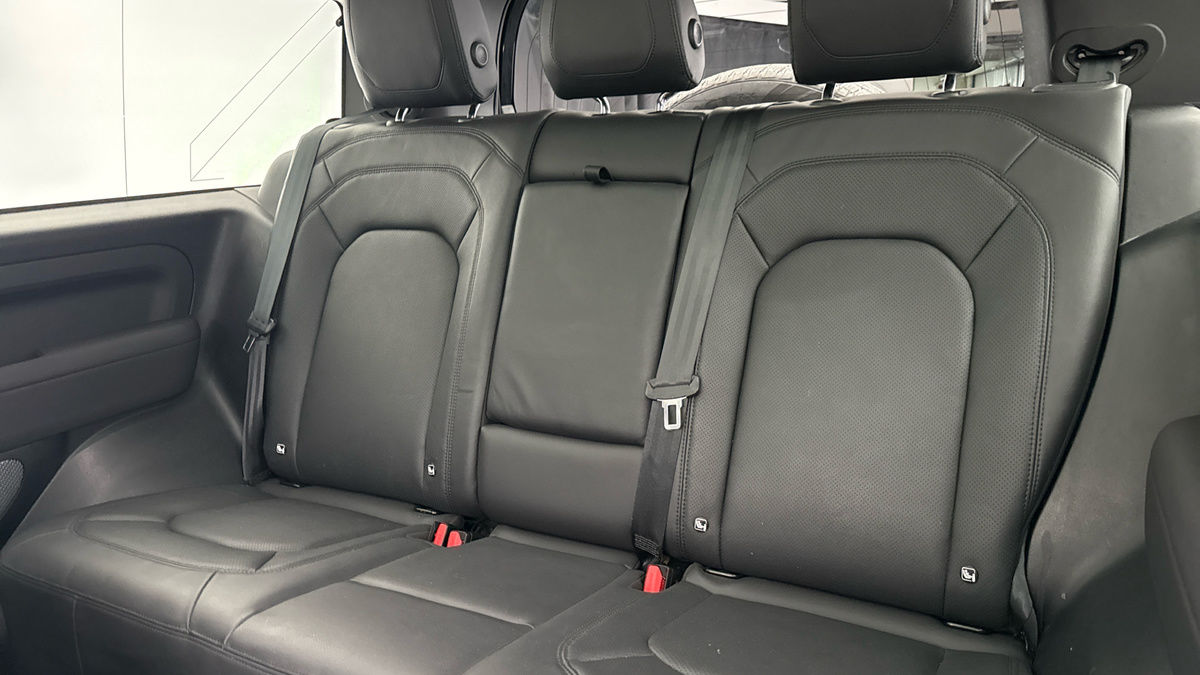 Land Rover Defender 90 Image 8