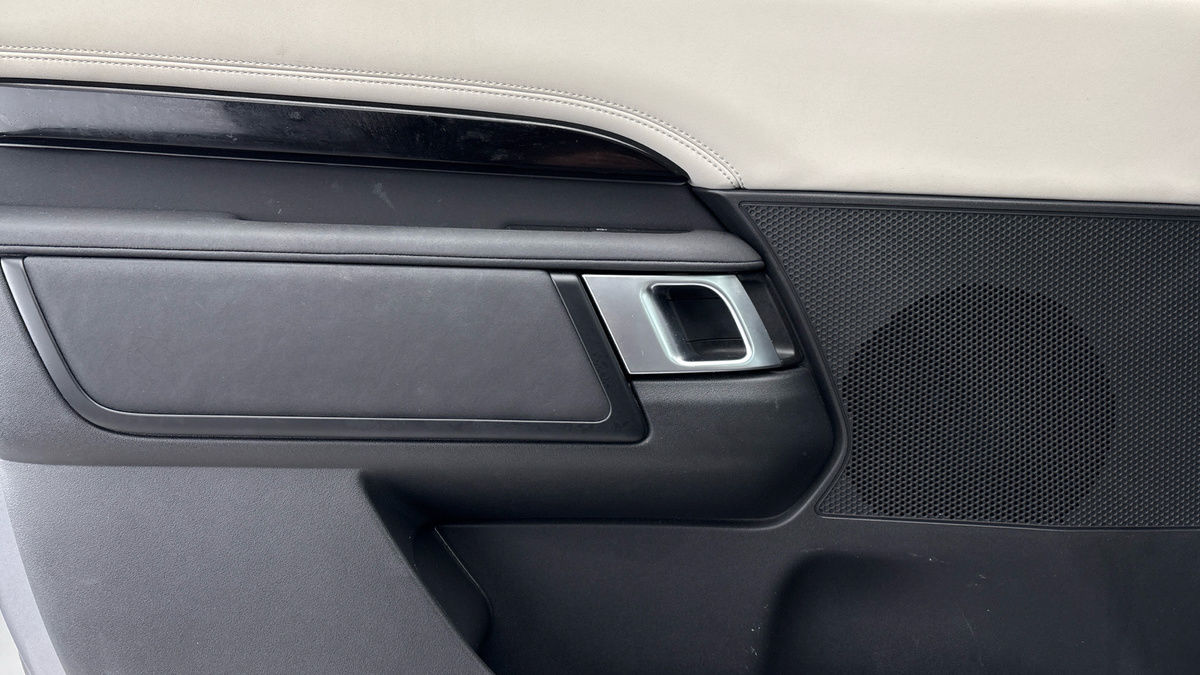 Land Rover Discovery Image 19