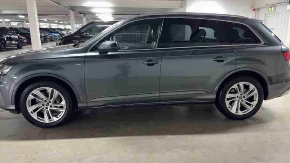 More views of Audi Q7
