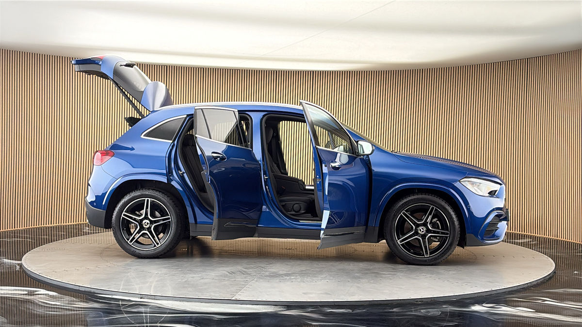 More views of Mercedes-Benz GLA
