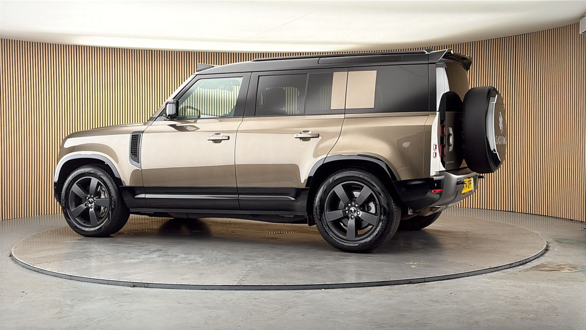 More views of Land Rover Defender 110