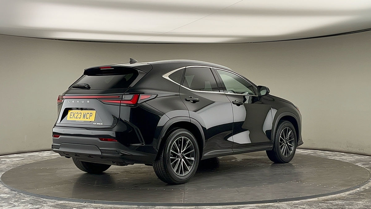 Lexus NX Image 21