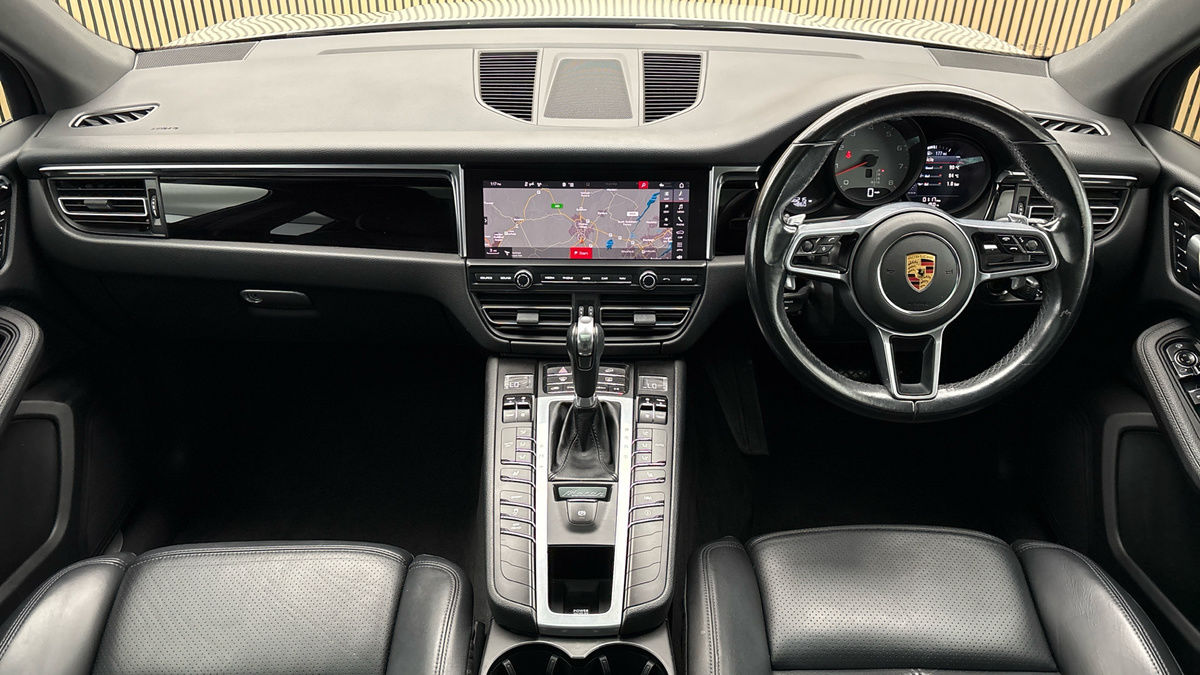 Porsche Macan Image 12