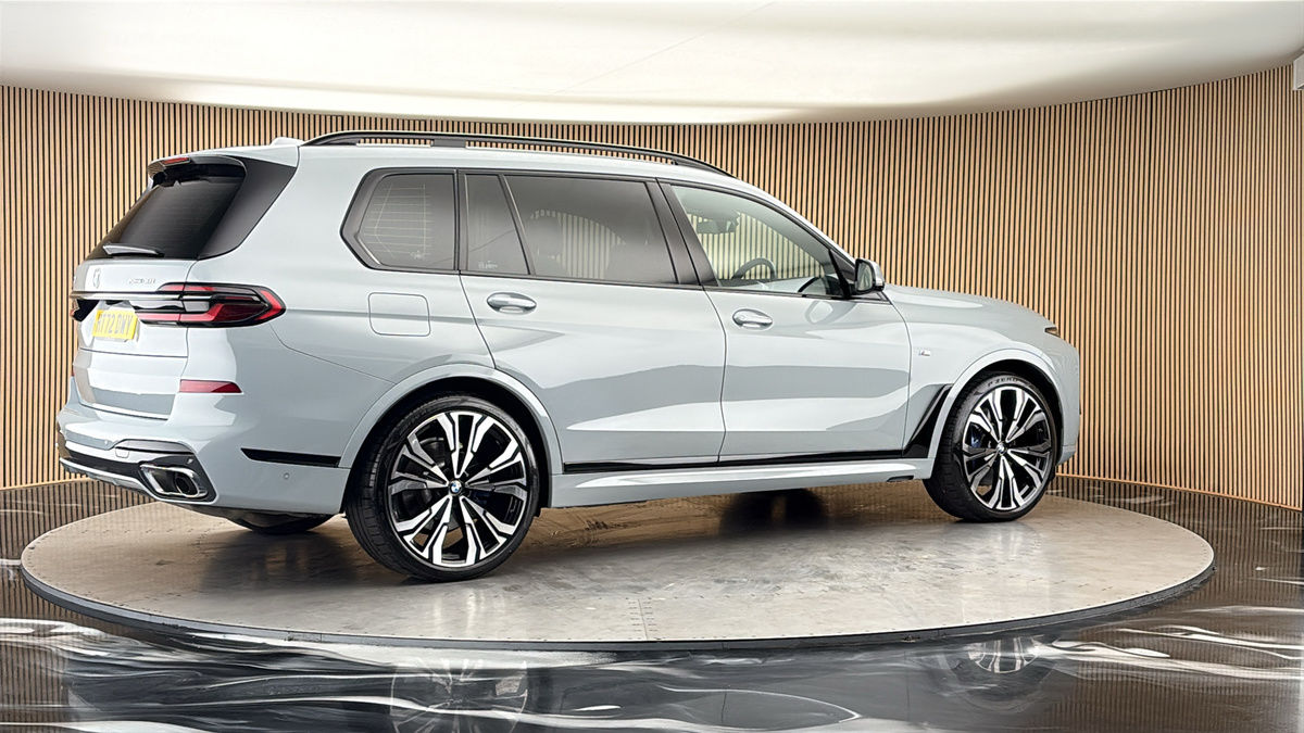 More views of BMW X7