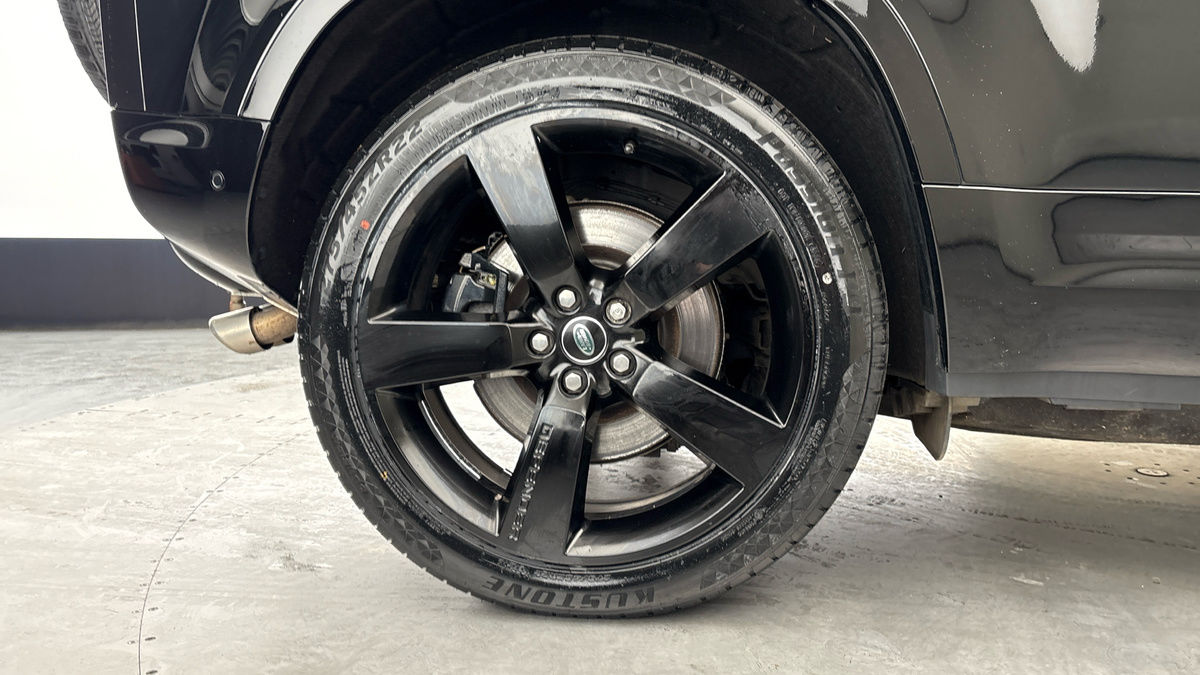 Land Rover Defender 110 Image 10