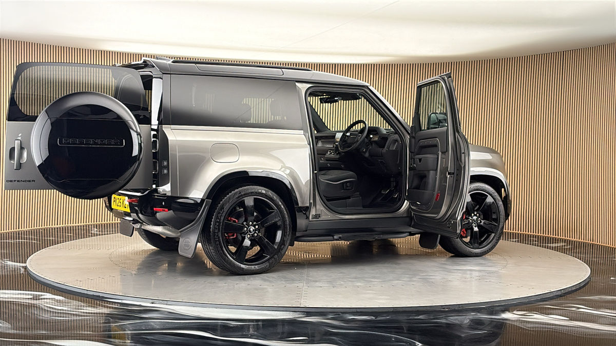 More views of Land Rover Defender 90