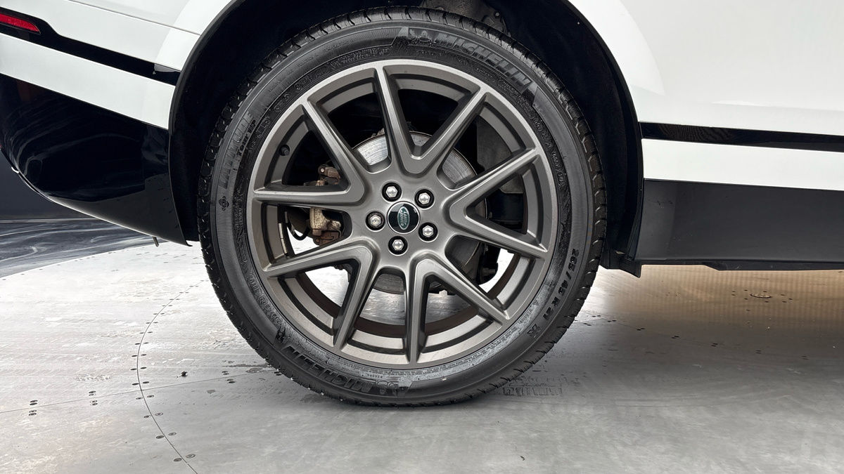 Land Rover Range Rover Velar Image 10