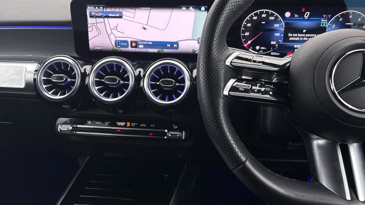 Mercedes-Benz GLB Image 13