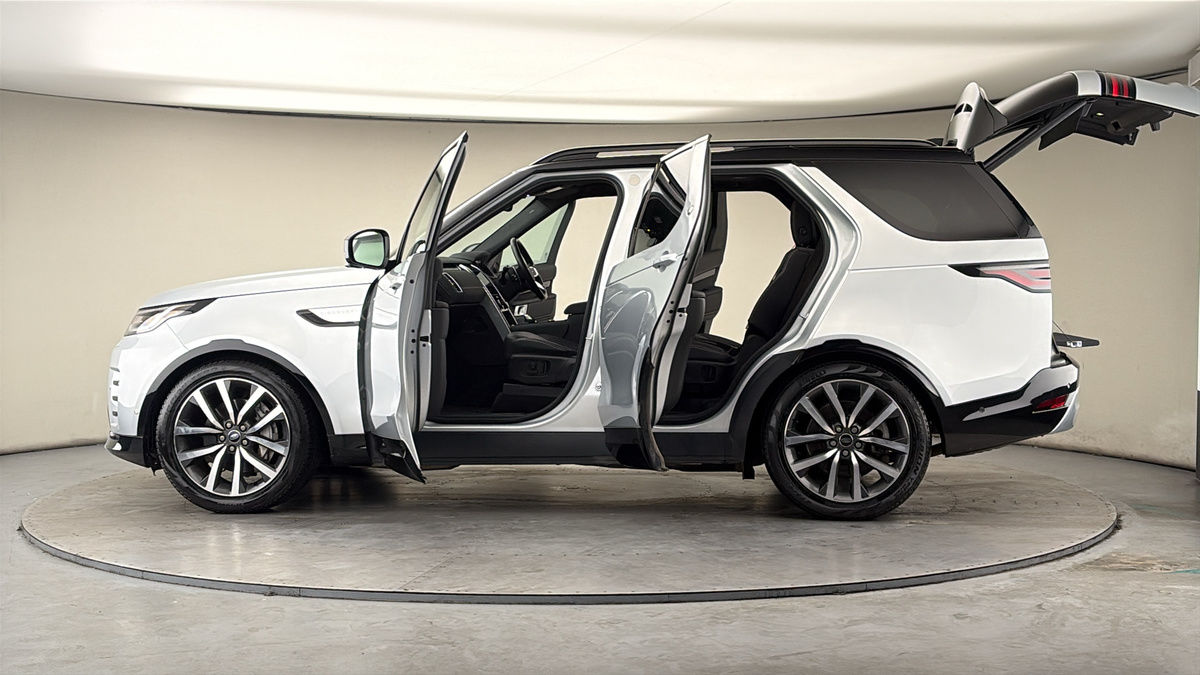 More views of Land Rover Discovery