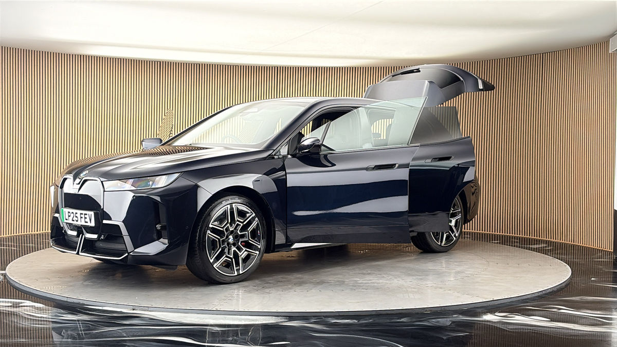 More views of BMW iX