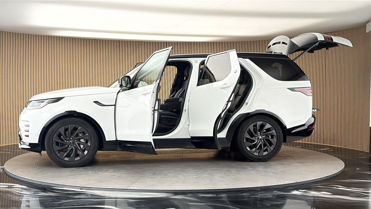 More views of Land Rover Discovery