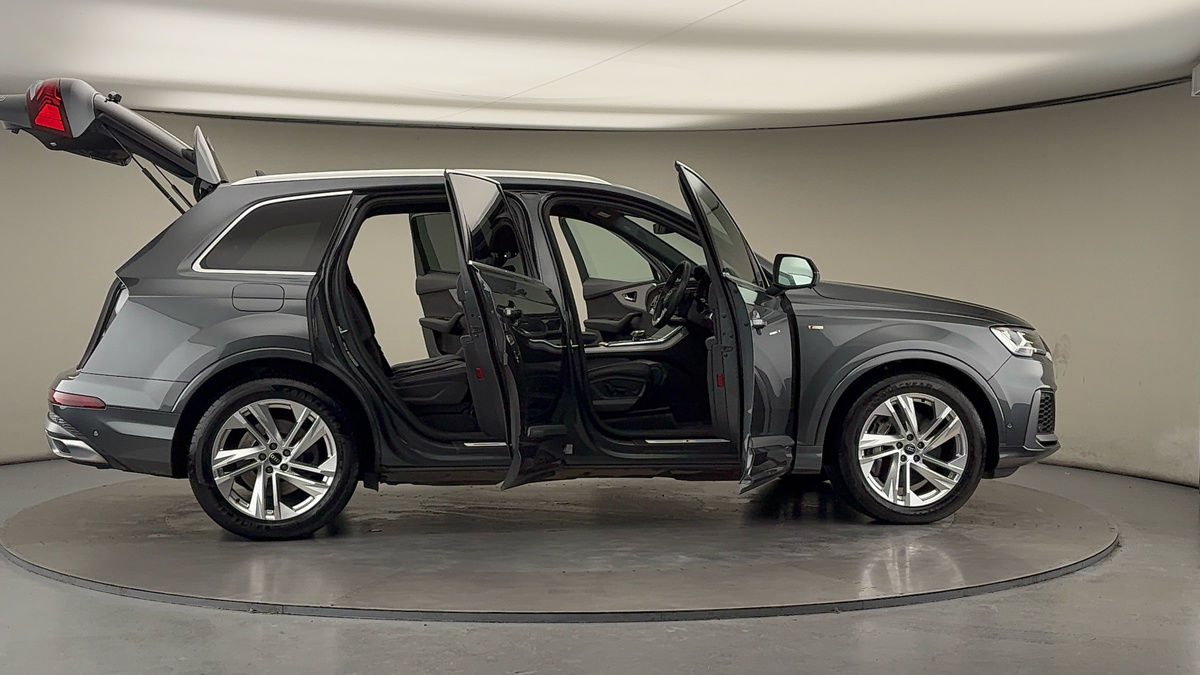 More views of Audi Q7