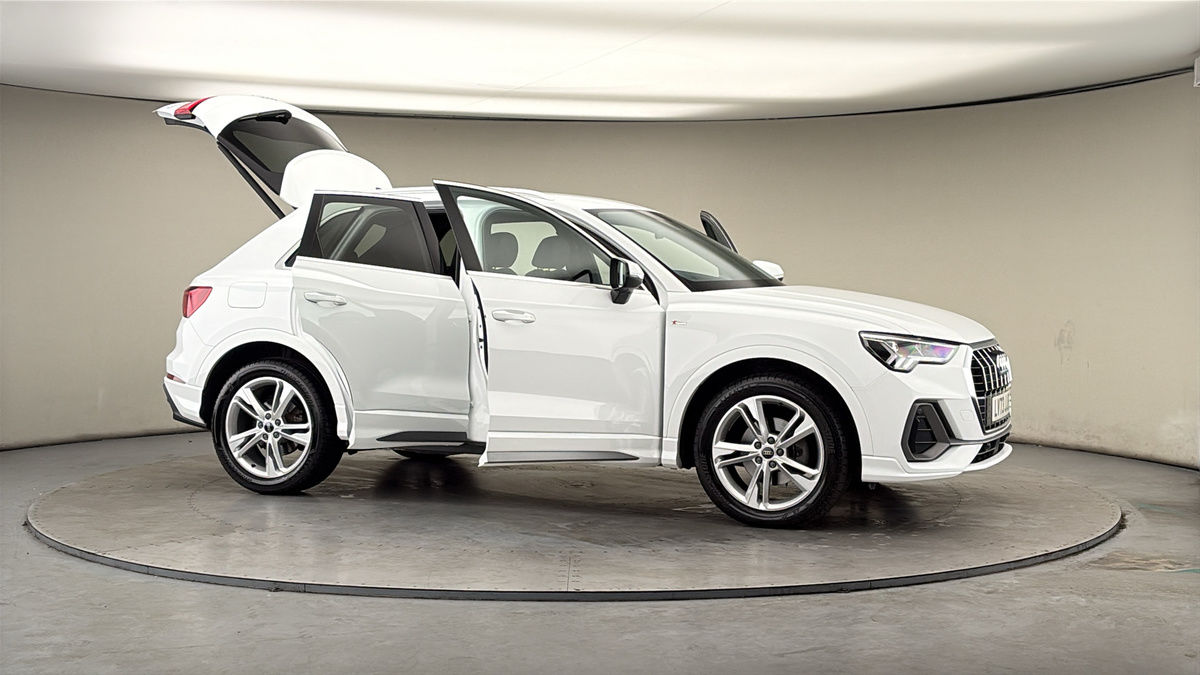 More views of Audi Q3
