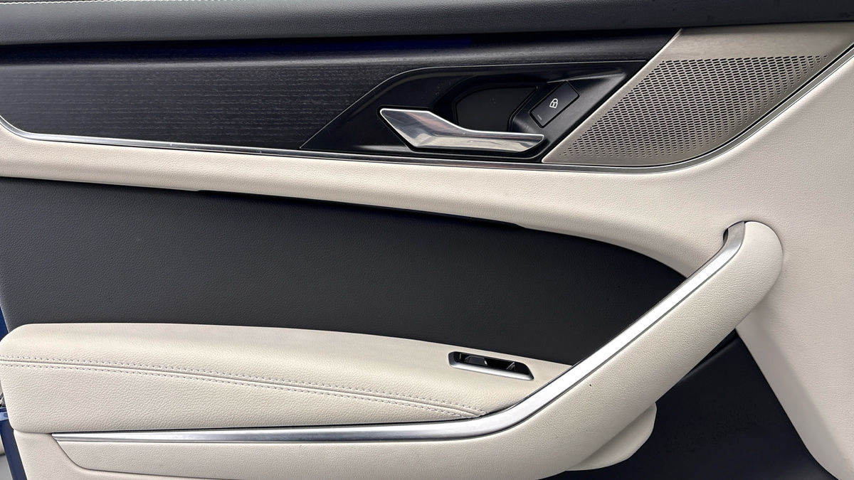 Jaguar F-PACE Image 19