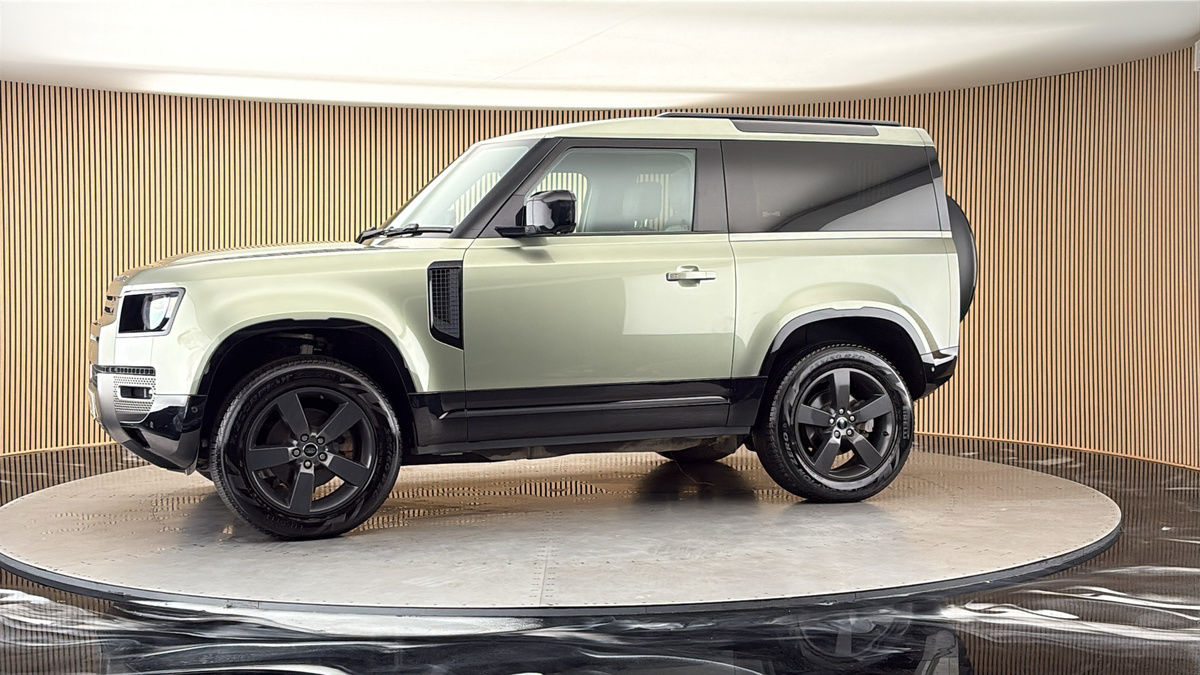 More views of Land Rover Defender 90