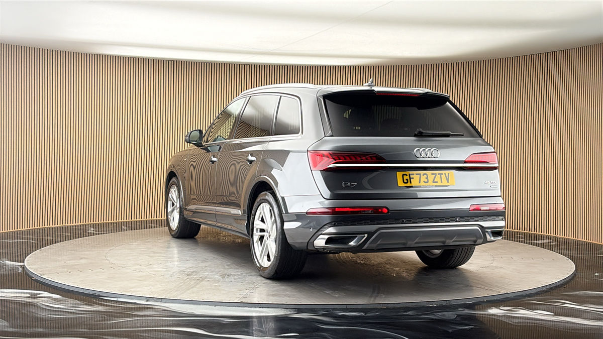 More views of Audi Q7