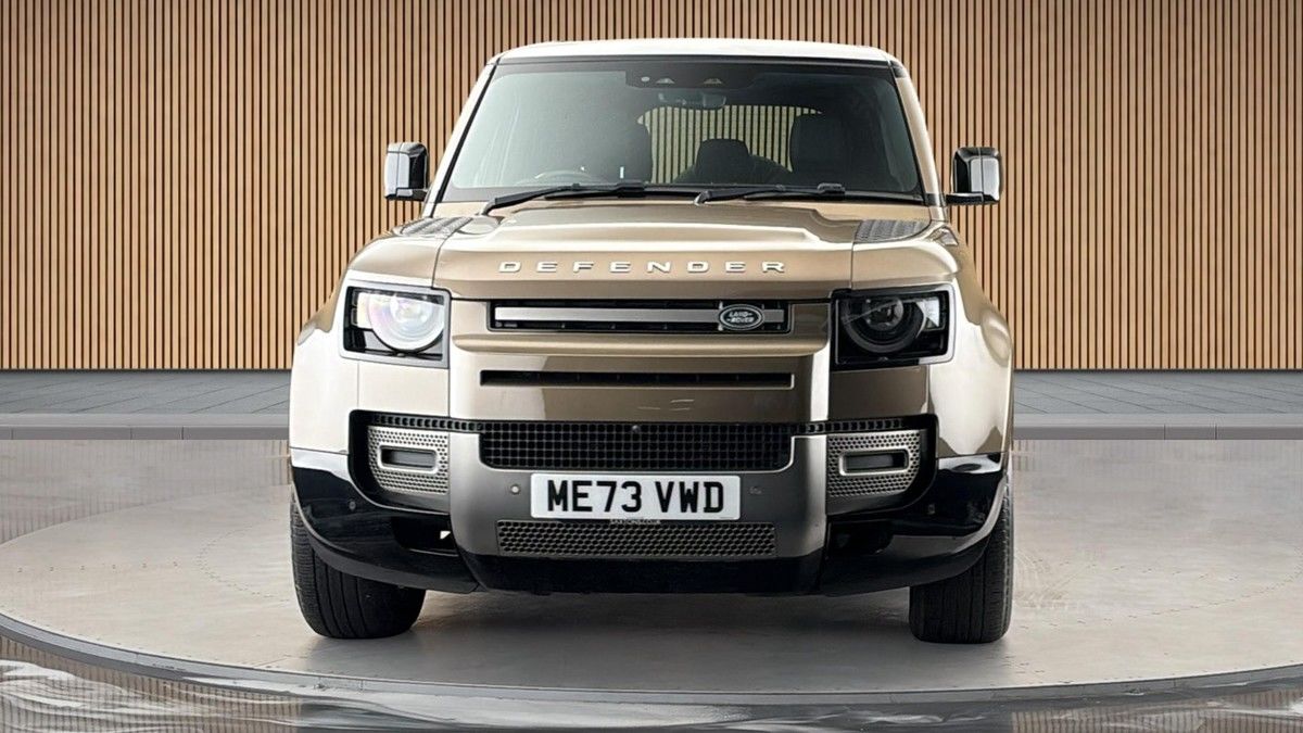 Land Rover Defender 110 Image 3