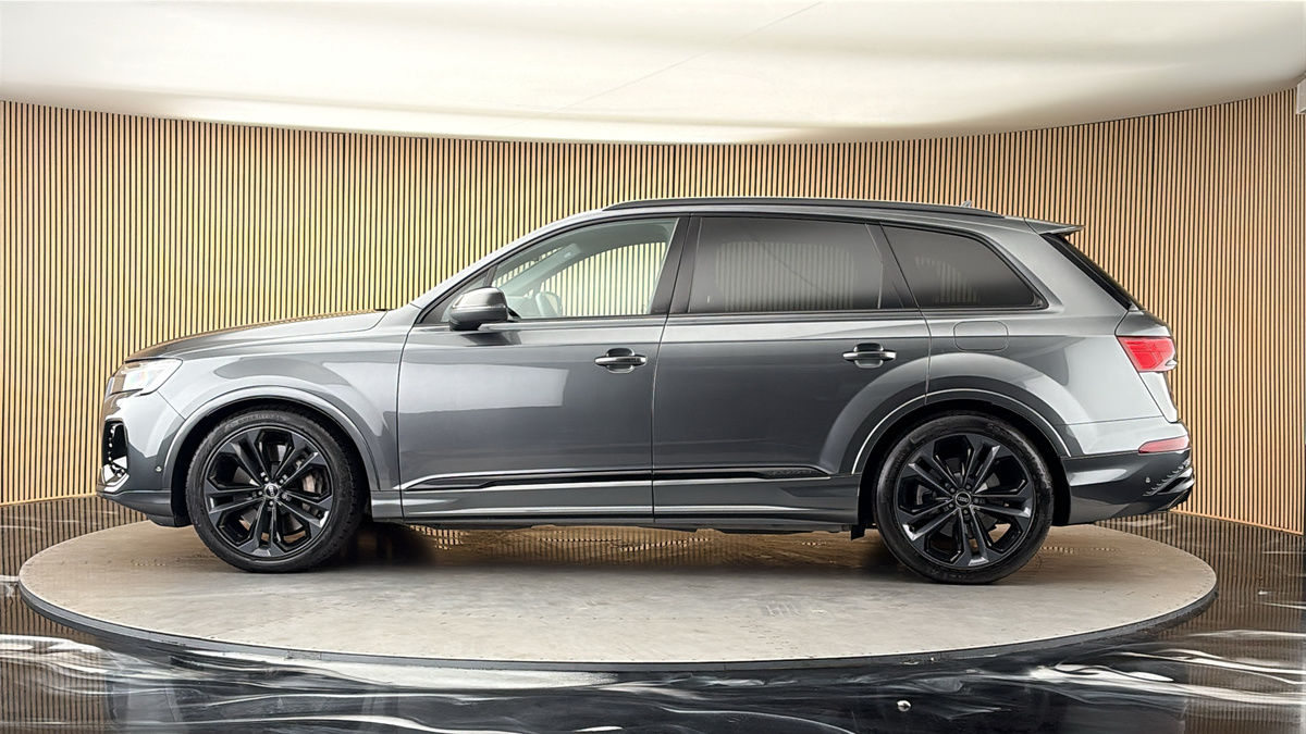 More views of Audi Q7