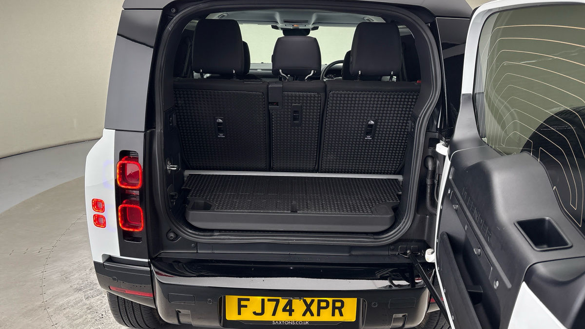 Land Rover Defender 90 Image 11