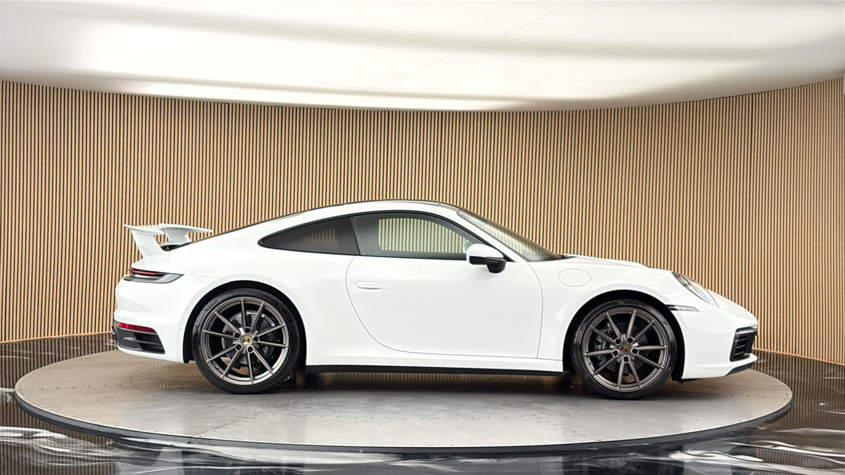 Porsche 911 Image 16