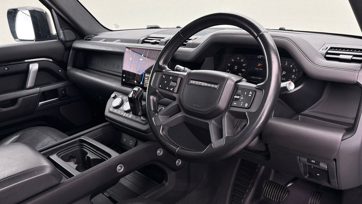 Land Rover Defender 110 Image 5