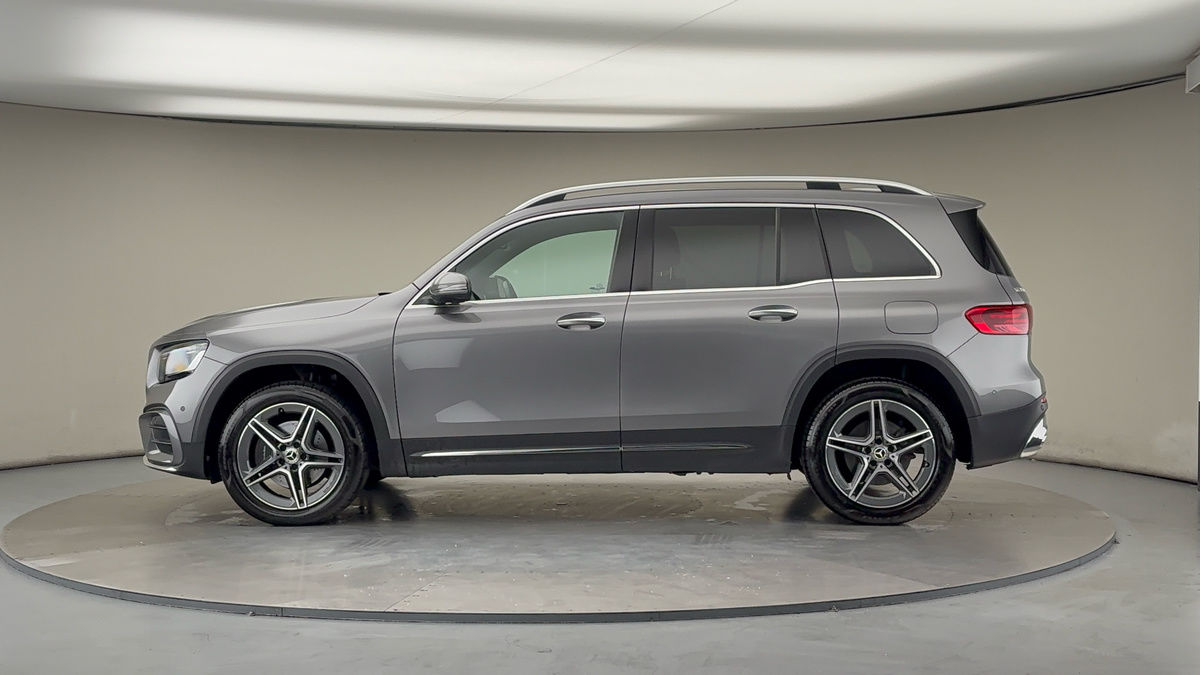 Mercedes-Benz GLB Image 15