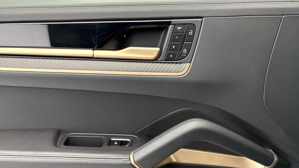 Porsche Cayenne Image 19