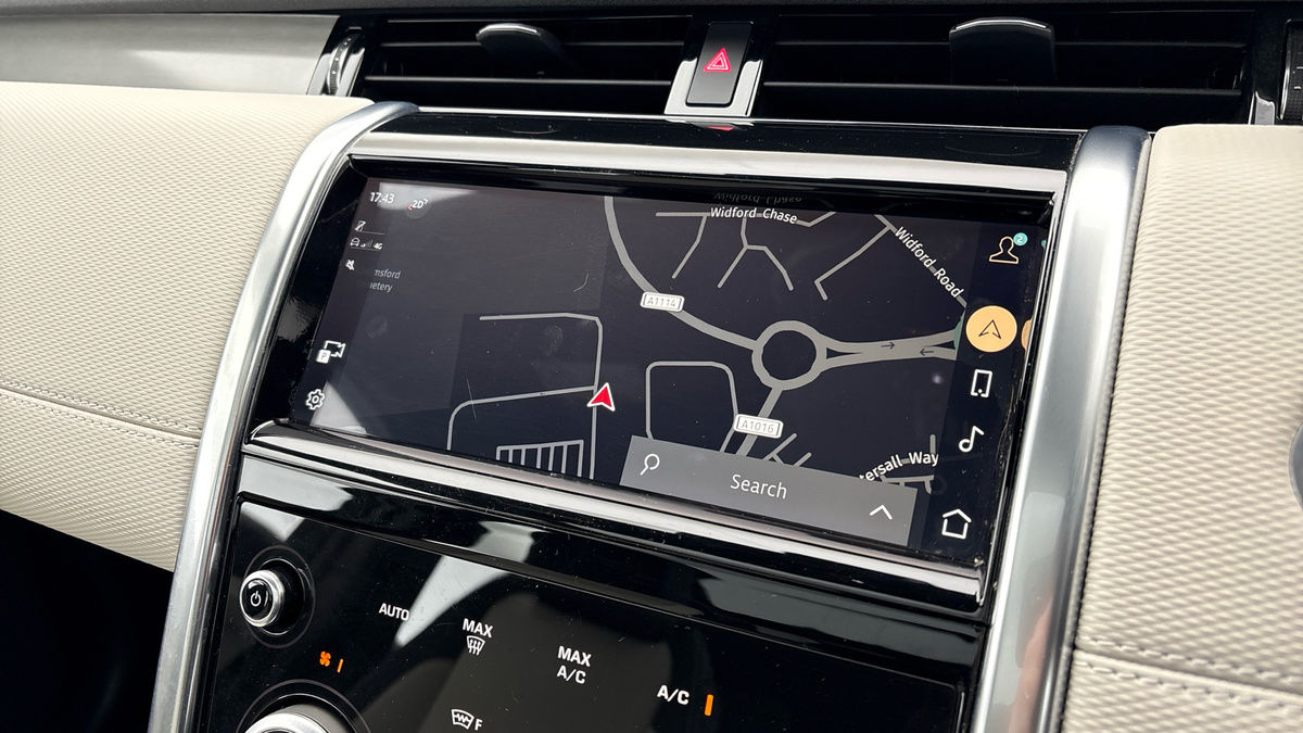 Land Rover Discovery Sport Image 17