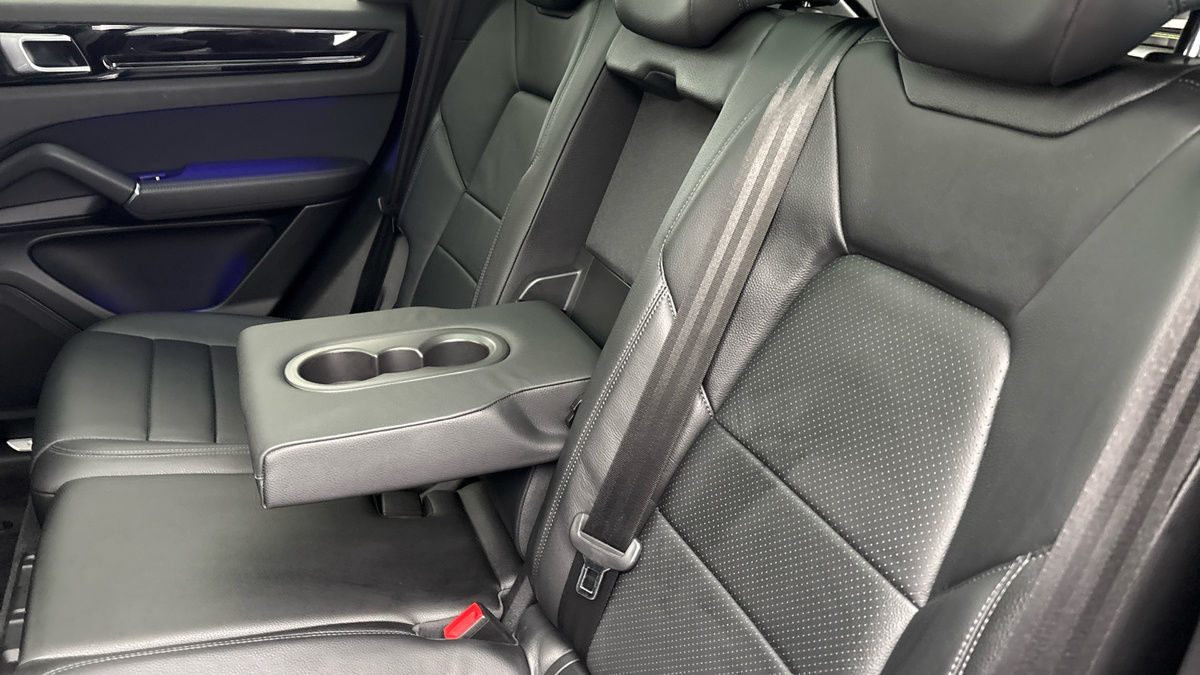 Porsche Cayenne Image 9