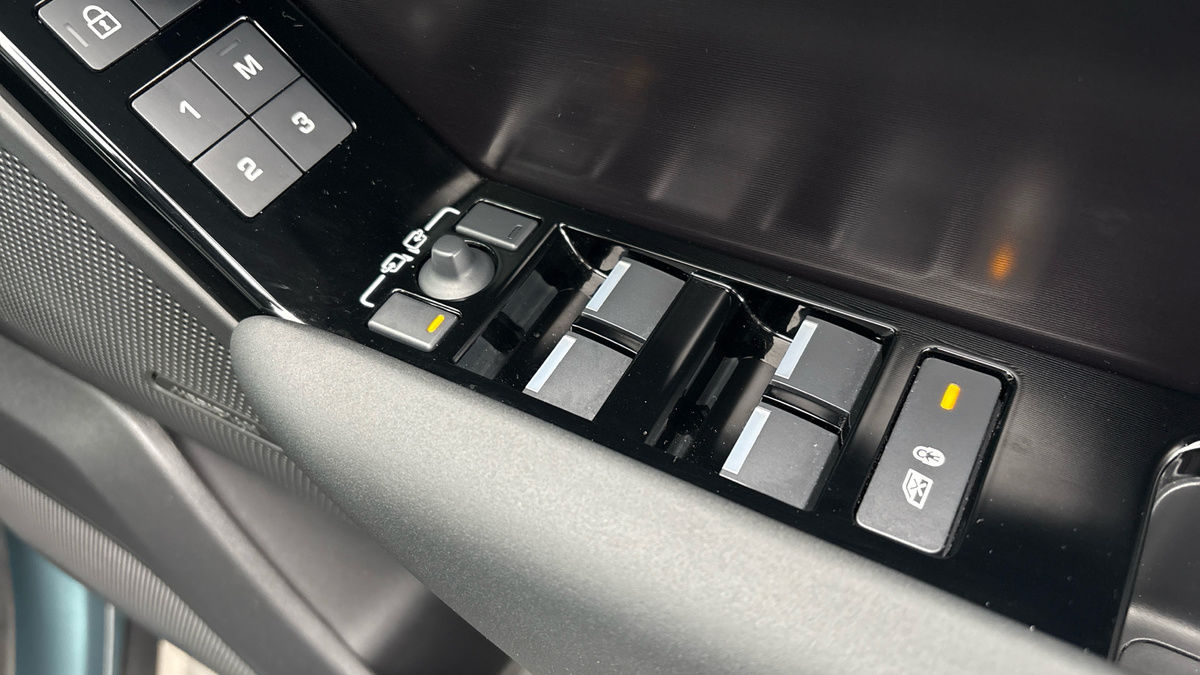Land Rover Range Rover Velar Image 25